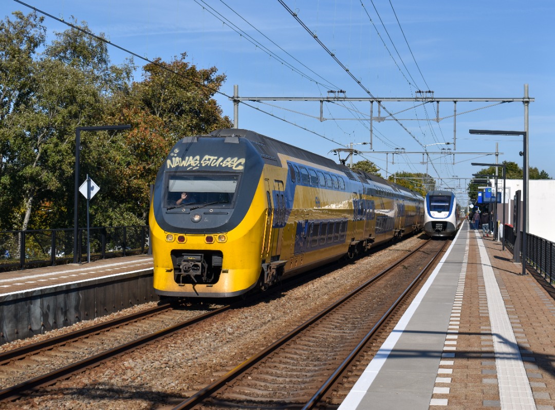 NL Rail on Train Siding: NS VIRM 9587 vertrekt in station Heemstede-Aerdenhout als Intercity naar Rotterdam Centraal en Vlissingen.