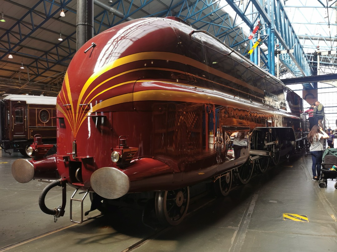 Sar James on Train Siding: As it is nearing the coronation of King Charles III, what better way than to post up this streamlined beauty.