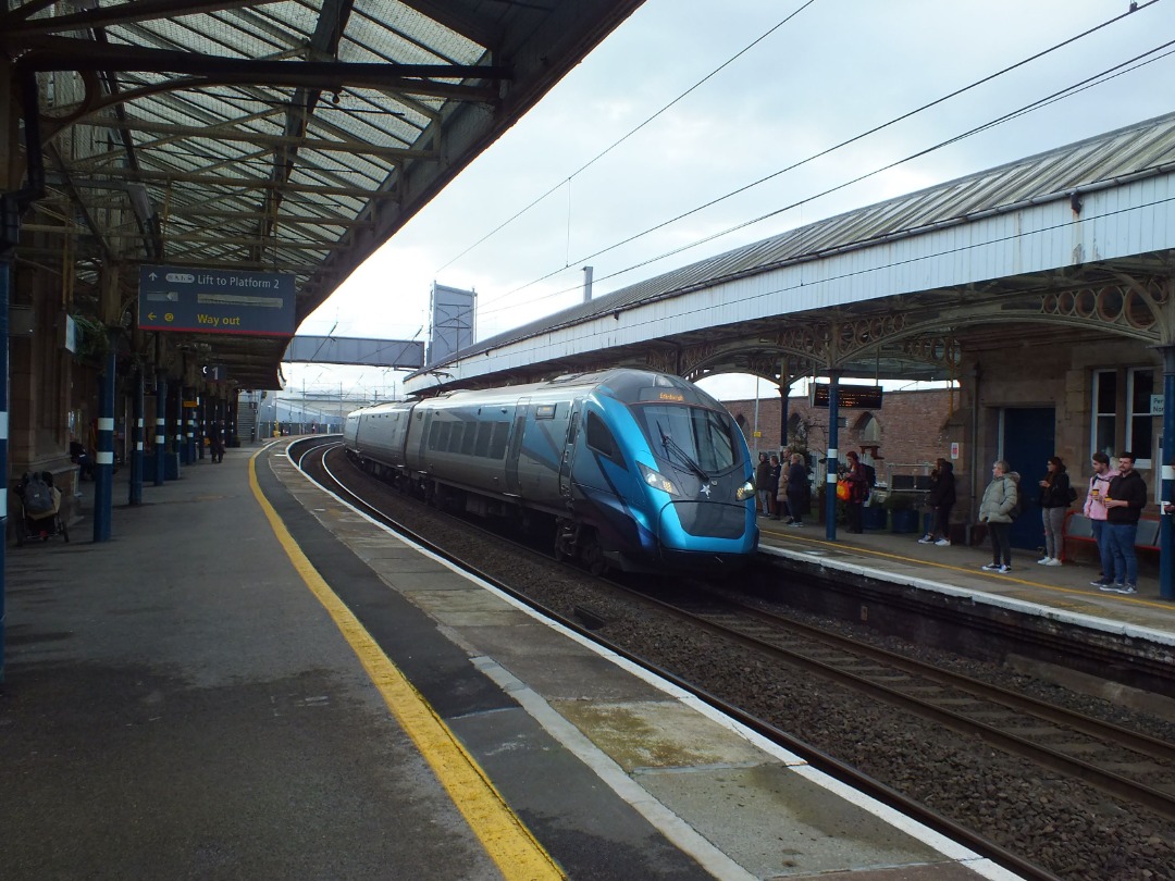 Cumbrian Trainspotter on Train Siding: Transpennine Express class 397/0 No. #397009 calling at Penrith this morning working 1S46 1004 Manchester Airport to
Edinburgh.
