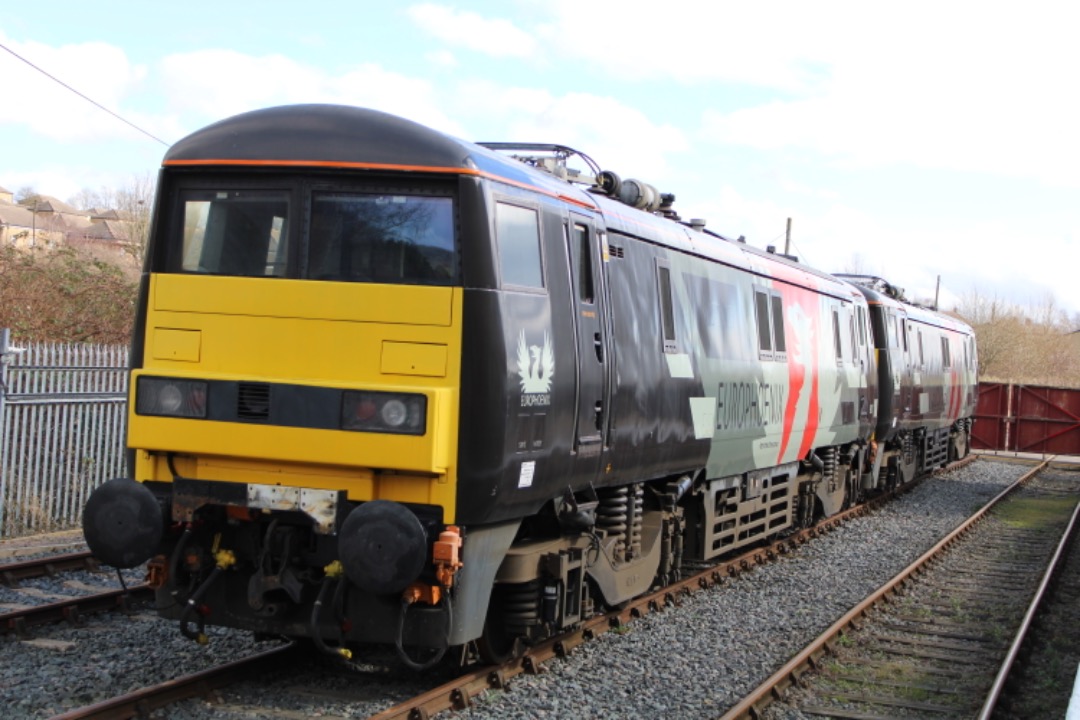 LNER Train Fan on Train Siding: 91117 & 91120 are seen at Barrow Hill sporting the EuroPhenix Livery! Thaese we're suppose to go to Bulgaria but than
plan has been...