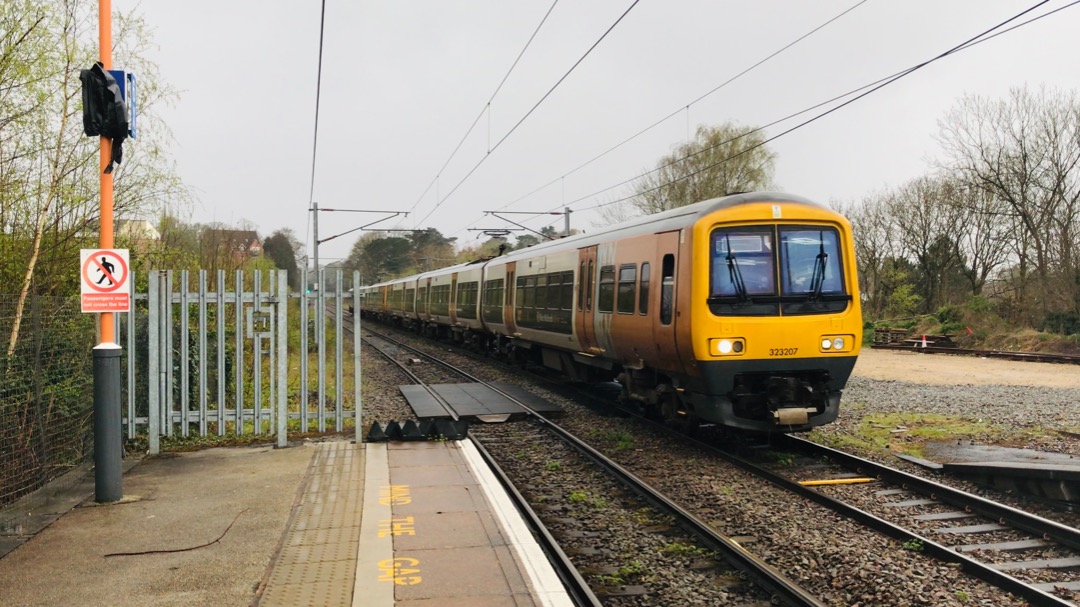 George on Train Siding: The week commencing tomorrow (8th April) is the last week of full 323 operation on the Crosscity line, here is 323207 passing Sutton
Coldfield...