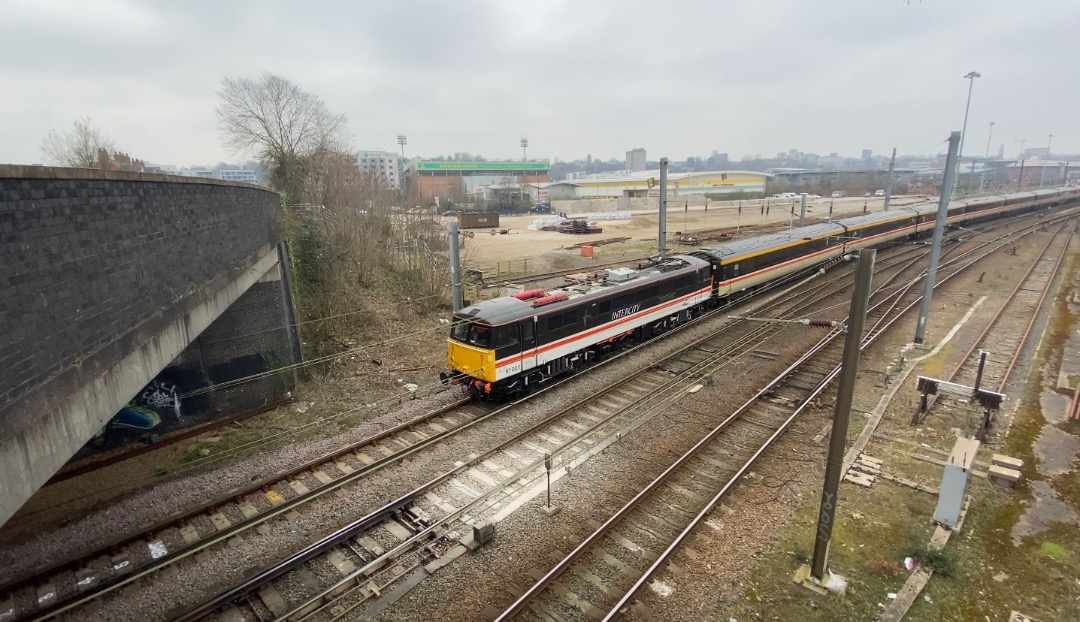 George on Train Siding: Class 87 002 "Royal Sovereign" entering Norwich station at the rear of the set with DVT 82139 hauling! It was on the
'East Anglian' tour from...