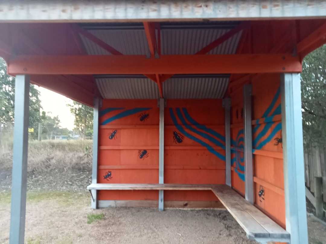 Ethans Transport Vlogs on Train Siding: The old Nicholson railway station. Part of the platform has been 'refurbished' and has a picnic table, bench,
shelter, bike...