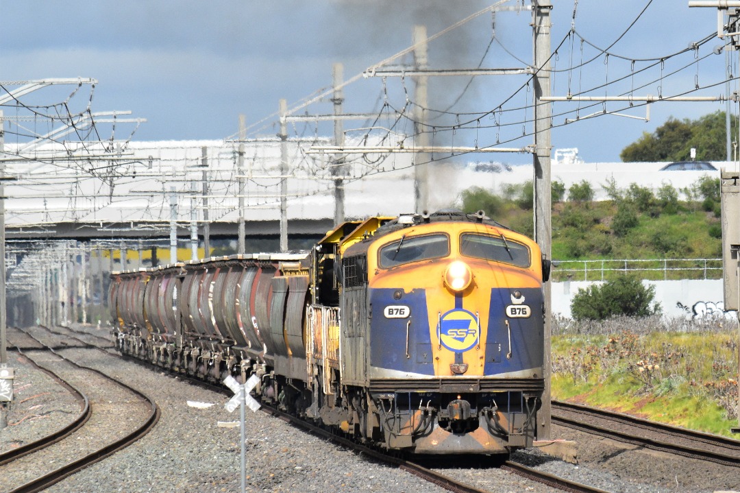 Shawn Stutsel on Train Siding: SSR's B76, T386, and T381 rumbled through Williams Landing, Melbourne with 9194, Loaded Grain Service ex Mananagatang/Sea
Lake, Victoria...