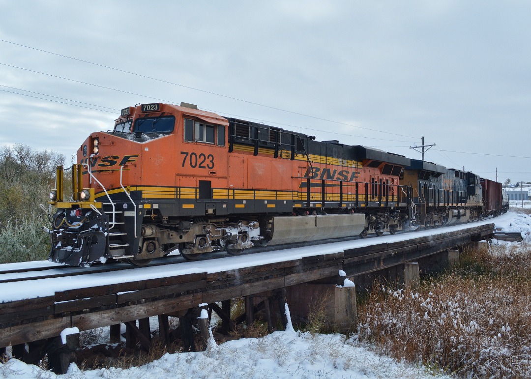 quirkphotoandmedia on Train Siding: BNSF northbound freight full of oilcans rolling through south Loveland, CO on the first snowy weekend of the year. One of
the few...