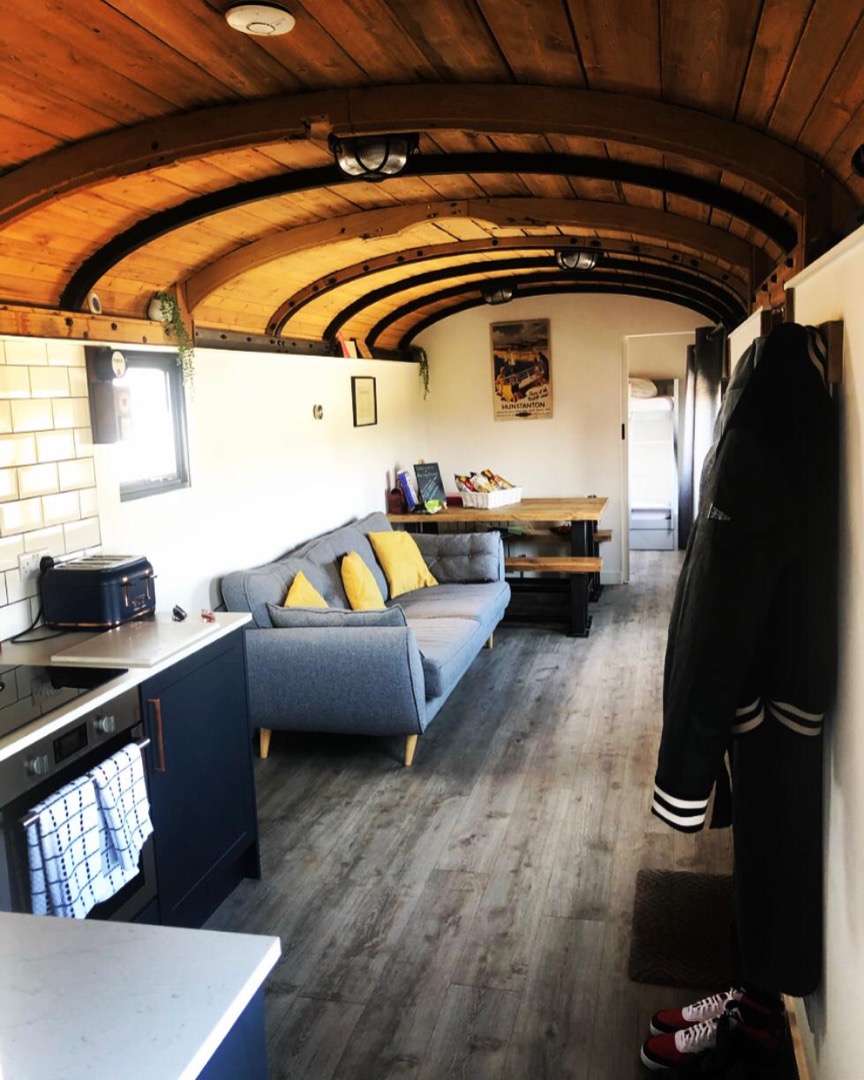 Mista Matthews on Train Siding: Kent & East Sussex Railway for my birthday weekend Pt.2 😁. Photos of our accommodation which was a converted SR luggage
van...