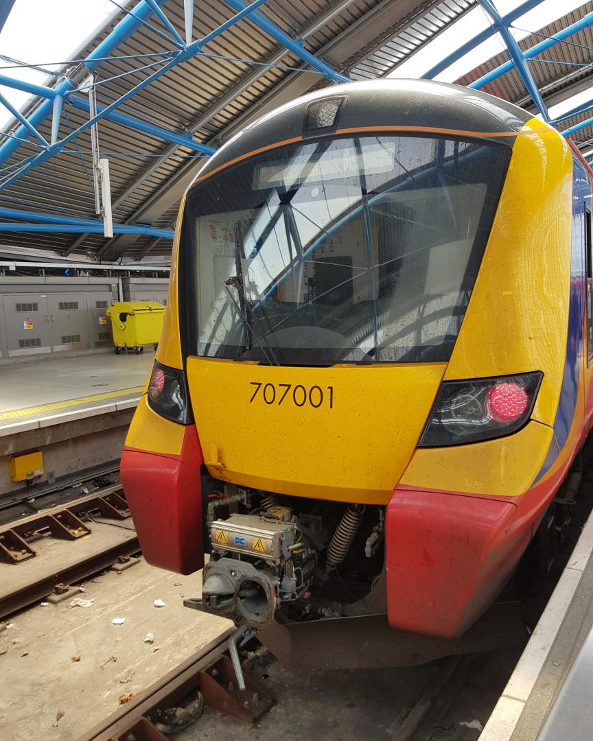 Jack Jack Productions on Train Siding: 707 001 at London Waterloo (International) having lead in a terminating service in from Windsor & Eton Riverside.
Make the most...