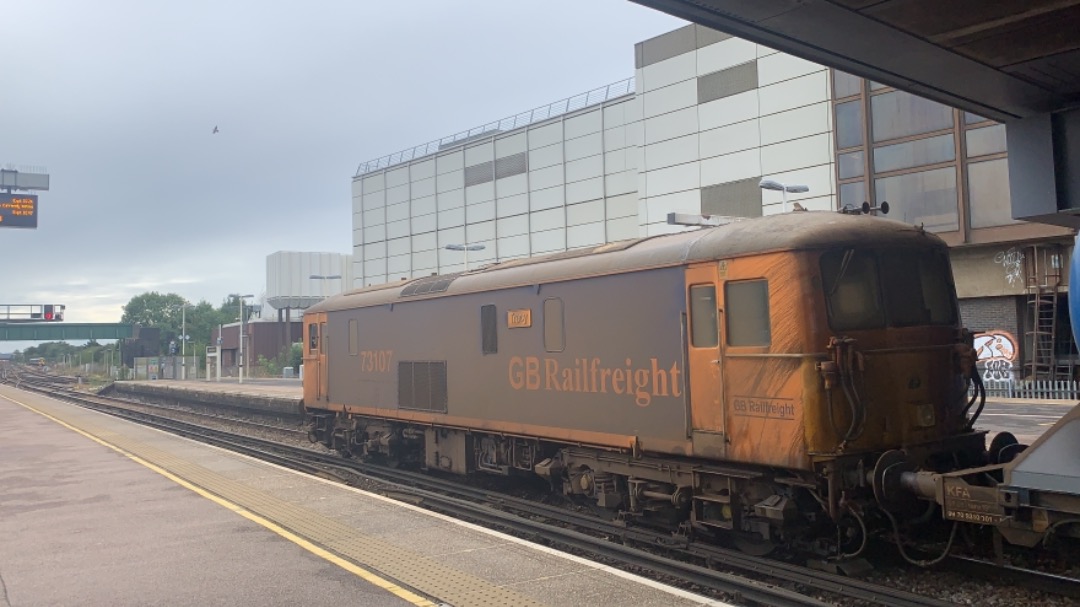 arthur73201 on Train Siding: CURRENT: 73213 and 107 are seen at Gatwick Airport and Gatwick Airport Hesdshunt working 3W90 Tonbridge- Tonbridge Railhead
Treatment Train