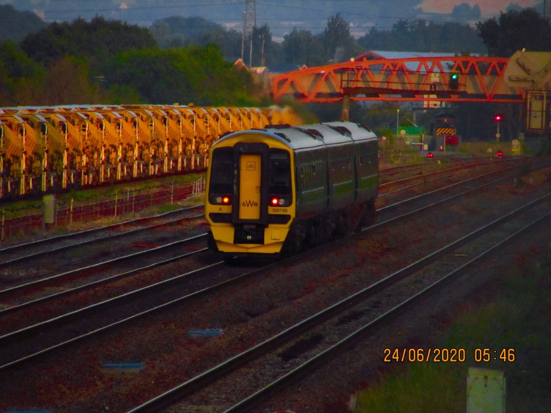 AB Rail Photography on Train Siding: A morning spent well by the looks! 59001 being one of the highlights for me, it being the first 59 i have spotted. Some ECS
moves...