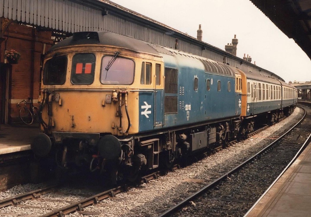 Inter City Railway Society on Train Siding: 33113 at Salisbury Station on the 7th of November 1987 having arrived with the 08:39 Basingstoke - Salisbury.