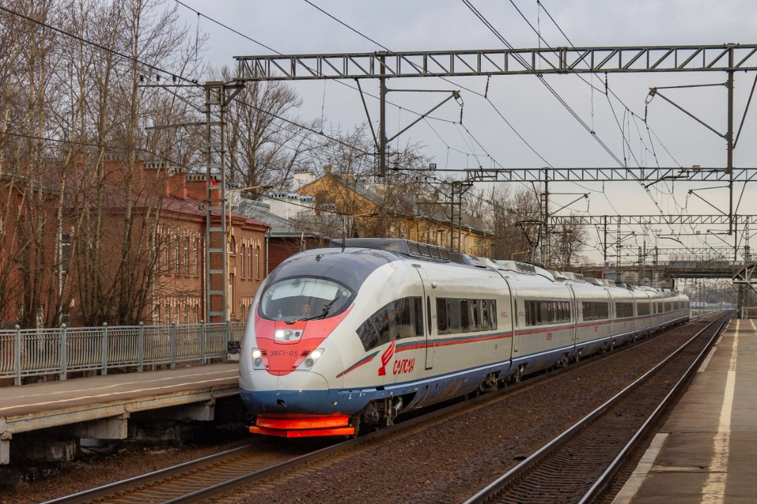Vladislav on Train Siding: high-speed electric train EVS1-05 "Sapsan" flew to the capital from the city on the Neva. 2023