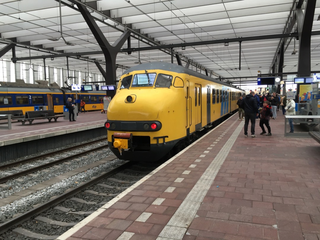 Joran on Train Siding: De Railsafari Miniworld Express Plan V genomen in Rotterdam Centraal. Na een tijdje ging die naar de Rotterdamse remise bij Rotterdam
Centraal.