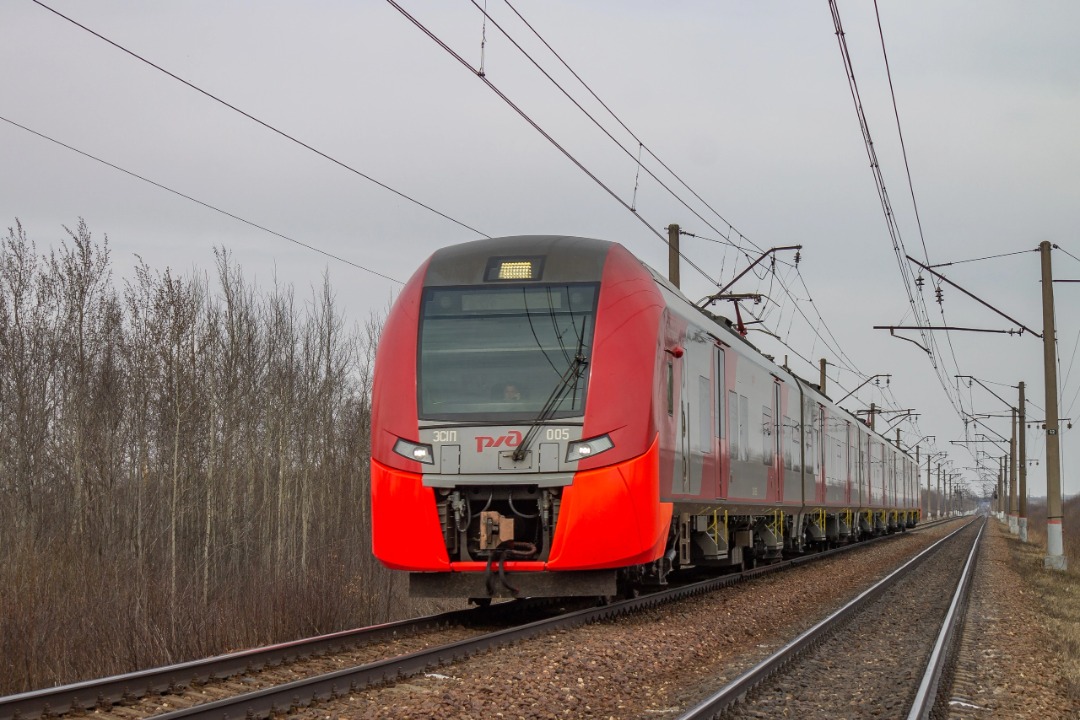 Vladislav on Train Siding: The electric train ES1P-005 on the Verevo - Gatchina Varshavskaya stage follows the route St. Petersburg - Pskov. 2023