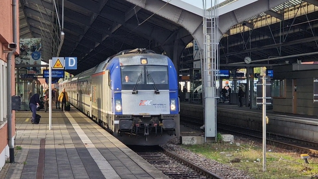 TheTrainSpottingTrucker on Train Siding: 3 separate Polish Intercity services to Berlin within the space of half an hour due to delays in Poland. Taken at
Frankfurt...