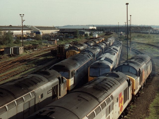 Mark Chatwin on Train Siding: Eastleigh back in the early 1990s. Loads of locos waiting between duties. #Eastleigh #depot #UK #class37 #class60