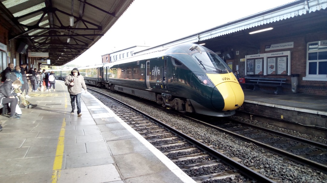 Jacobs Train Videos on Train Siding: Bit if a break from the SVR! #802114 is seen departing Worcester Forgate Street commencing a Great Western Railway service
to...