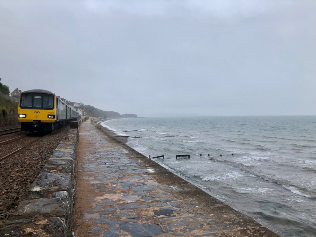 Frank Kleine on Train Siding: Dawlish. You just have to make a stop there, even when the weather says otherwise. #trainspotting #train #voyager #pacer #dmu
