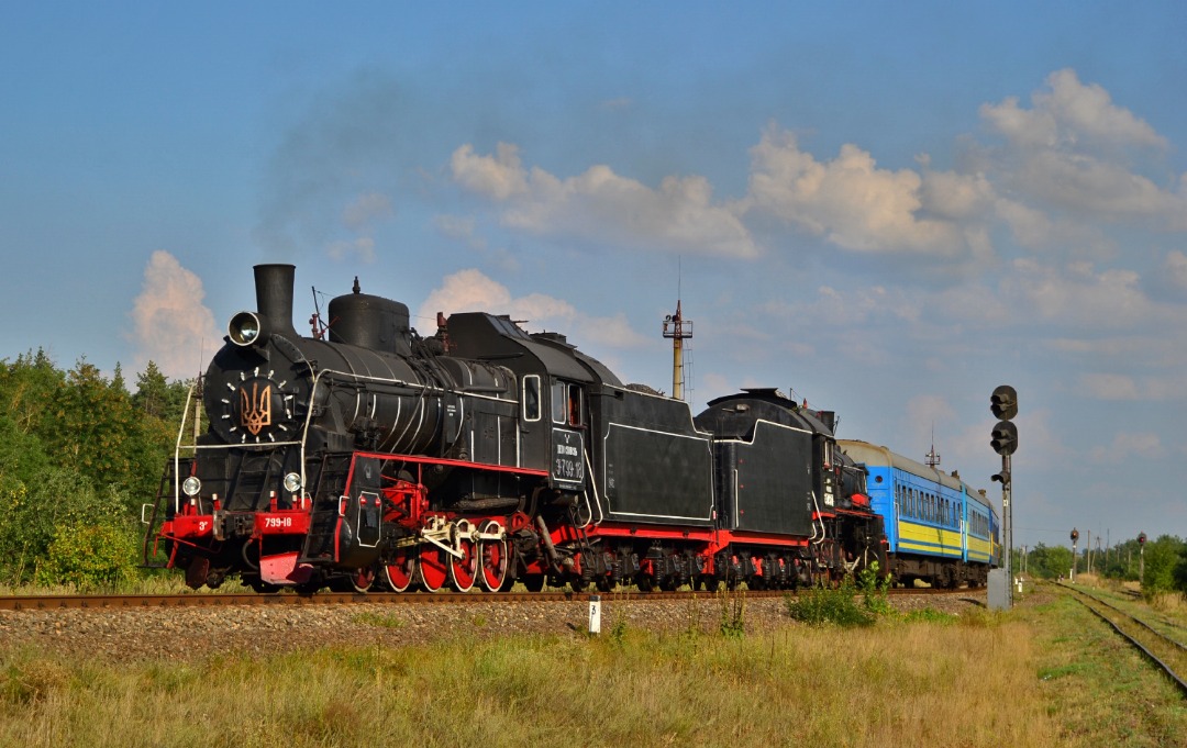 Yurko Slyusar on Train Siding: Steam locomotives Er799-18 and Er798-71 with a tourist train #Haivoron - Dzhulynka during the festival #HaiHude of the retro
railway...