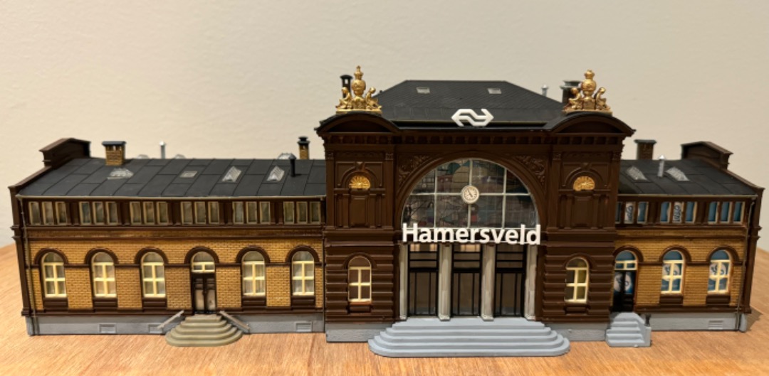Roeland Kluit on Train Siding: Finished refurbishing the old station building and converting it into a Dutch style building with a asymmetric design. Modern
sliding...