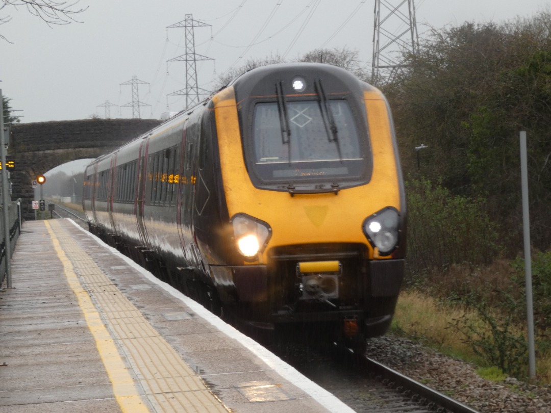 Jacobs Train Videos on Train Siding: #220006 is seen passing through a miserable Weston Milton station working the only Weston-super-Mare calling XC service of
the day...