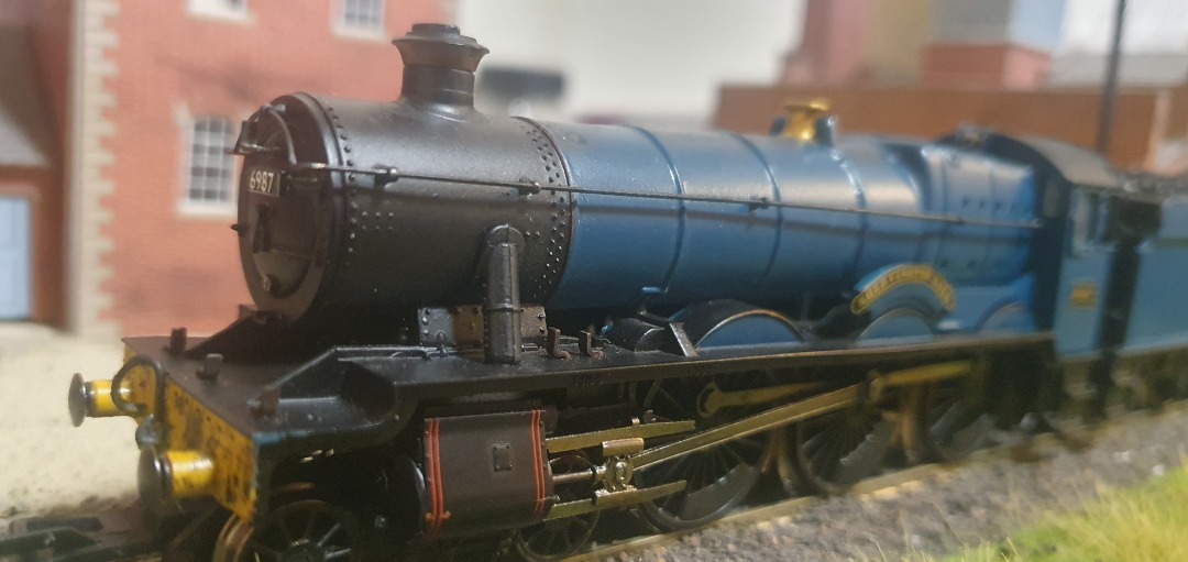 Timothy Shervington on Train Siding: 6987 Shervington Hall now 99.99% complete after having needed a new chassis. After twofills killed the old one by cracking
a...