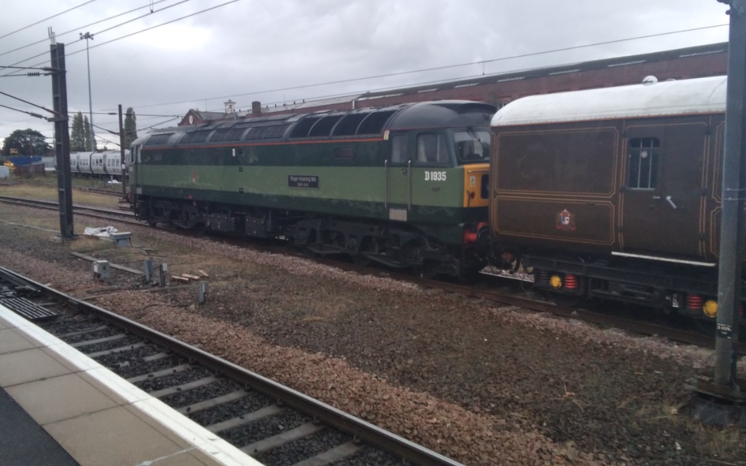 kieran harrod on Train Siding: D1935 'roger hosking' and D1924 'crewe diesel depot' with Pullman coaches parked at doncaster station this
evening.