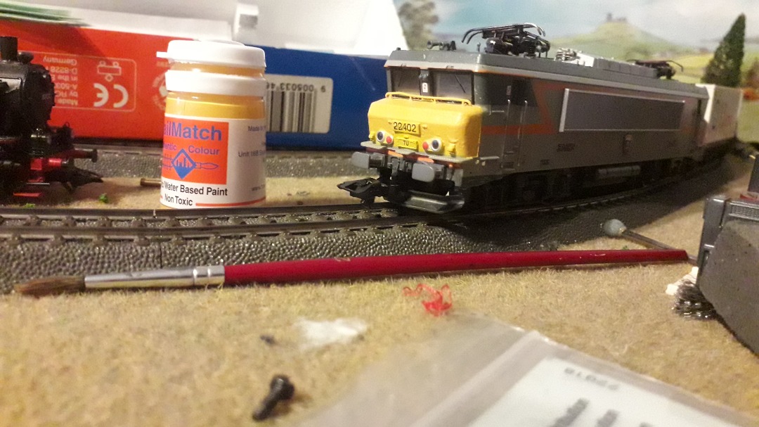 Chris s trains on Train Siding: BR warning yellow applied. The ends were painted yellow on the actual locos due to them running into the UK.