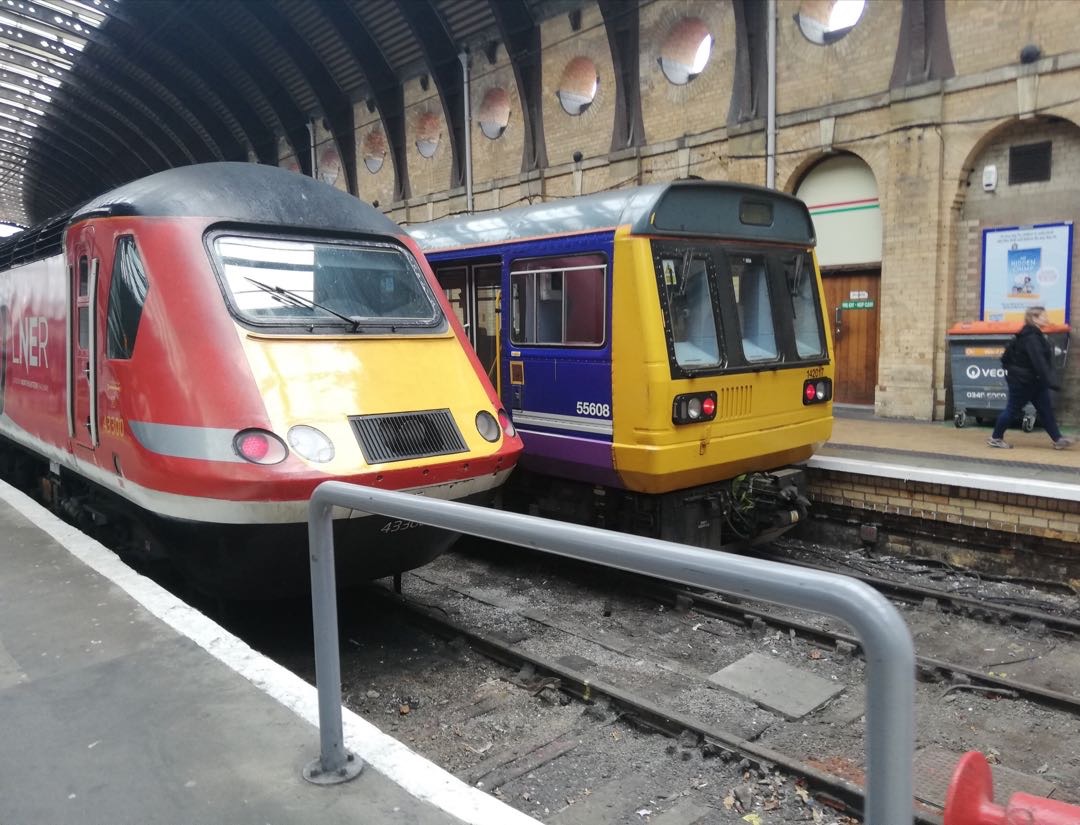 Ban on Train Siding: HST and a Pacer at York, travelled on the HST from Newark. This was back in July/August last year when I by chance met @overheadwires!
