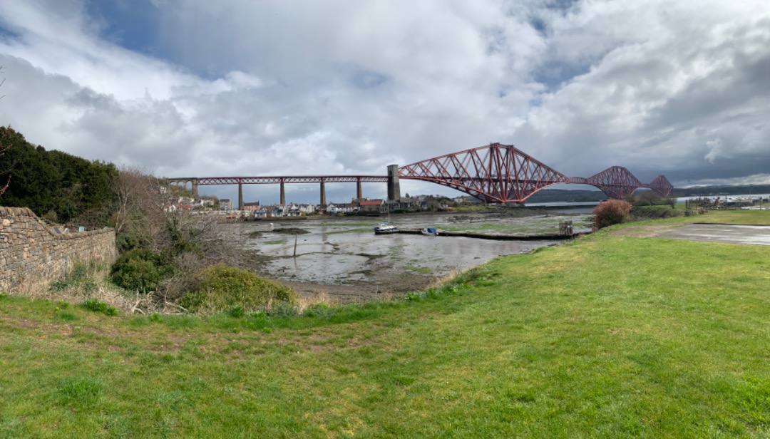 Mista Matthews on Train Siding: Had to go and see the Forth Bridge and get some shots of trains running over. A structural masterpiece!