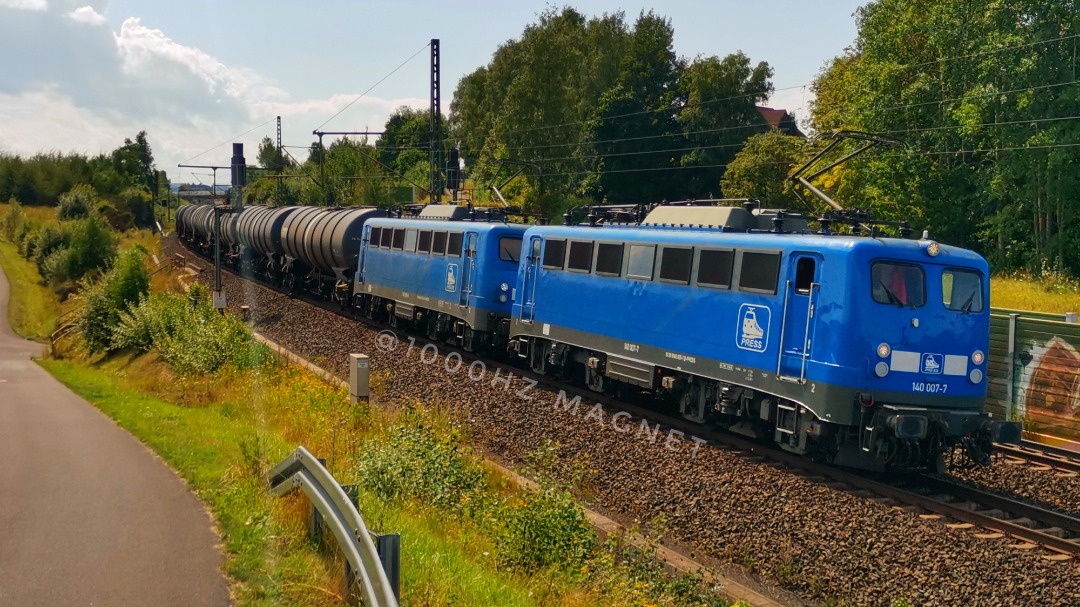 114 007 on Train Siding: Am 10. August konnte ich diese Doppeltraktion der Baureihen 140er der Press in Neuhof fotografieren.