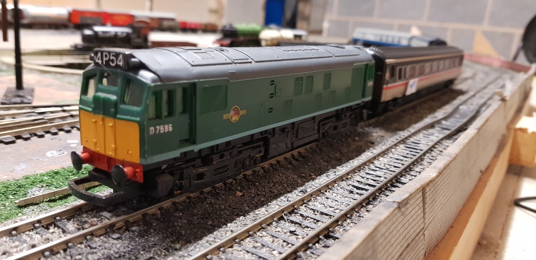 Wits Main & Branchline on Train Siding: Class 25 No. D7596 is seen with the multi-purpose test and support coach. The Mk4 is now GHC owned after it's
old owner (LNER)...