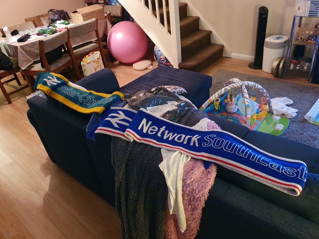 All the Heritage railways on Train Siding: Network south east and intercity 125 scarf arrived today to go with the intercity swallow scsrf i already had for
Christmas...