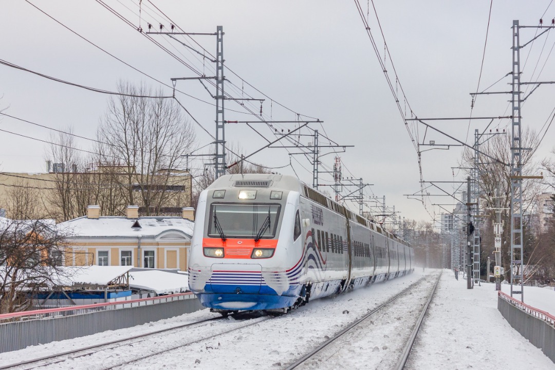 CHS200-011 on Train Siding: High-speed train SM6-7053 "ALLEGRO" connecting St. Petersburg - Helsinki follows the Lanskaya - Shuvalovo section