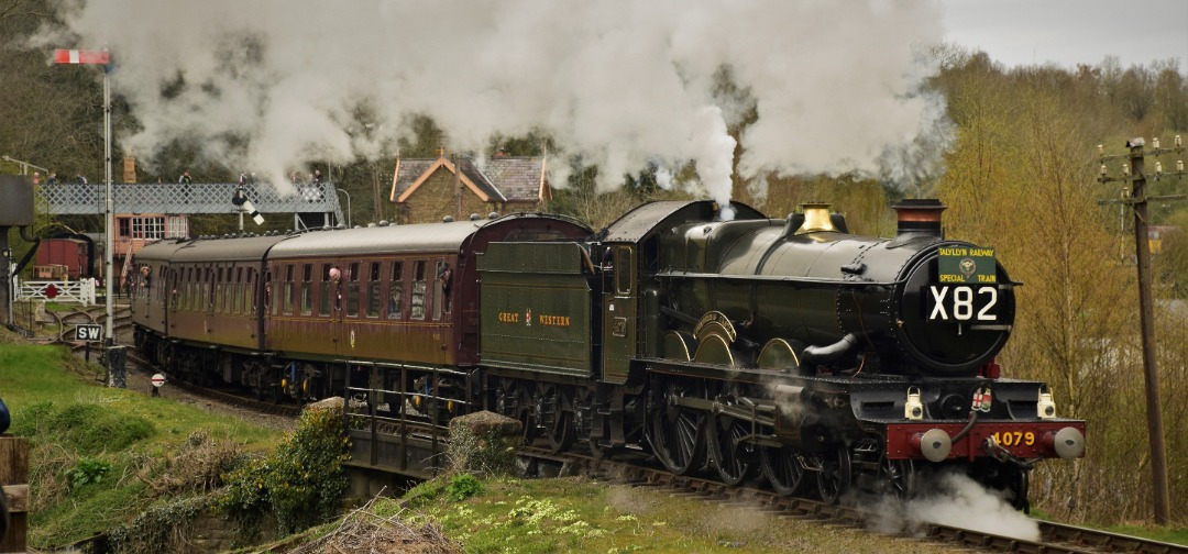 Martin Perry on Train Siding: 4079 Pendennis Castle leaving Highley at the SVR Spring Steam Gala on the 16th April 2023.