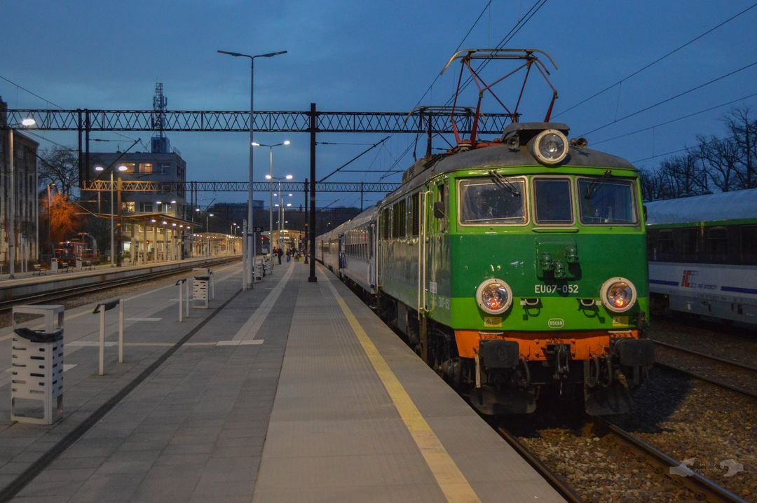 Adam L. on Train Siding: The last full green EU07 Class Electric in the PKP Intercity fleet is seen in the lead of this overnight - TLK Ustronie passenger train
from...