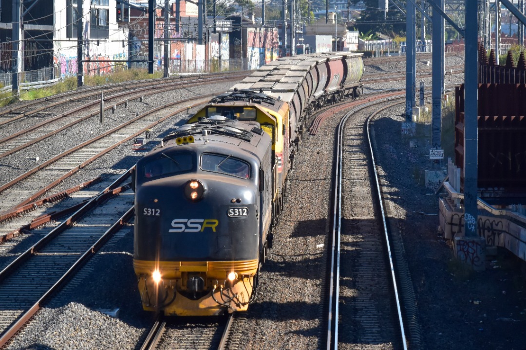 Shawn Stutsel on Train Siding: SSR's S312, T3?? and B75 trundles through Footscray, Melbourne with Grain Wagon Transfer from Tottenham Yards to Appleton
Docks running...