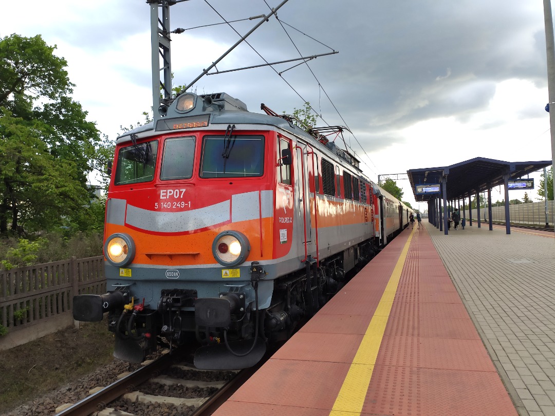 Alek Bent on Train Siding: Hello today, I am sharing my favorite EP07 Polregio train with you, I hope you enjoy it Szklarska Poręba Górna - Poznań
główny