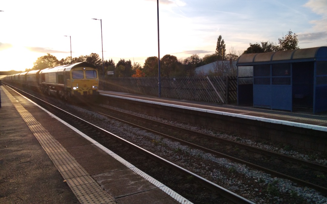 kieran harrod on Train Siding: Some of the DB, GBRF and freightliner freight going through Hatfield and stainforth station yesterday afternoon