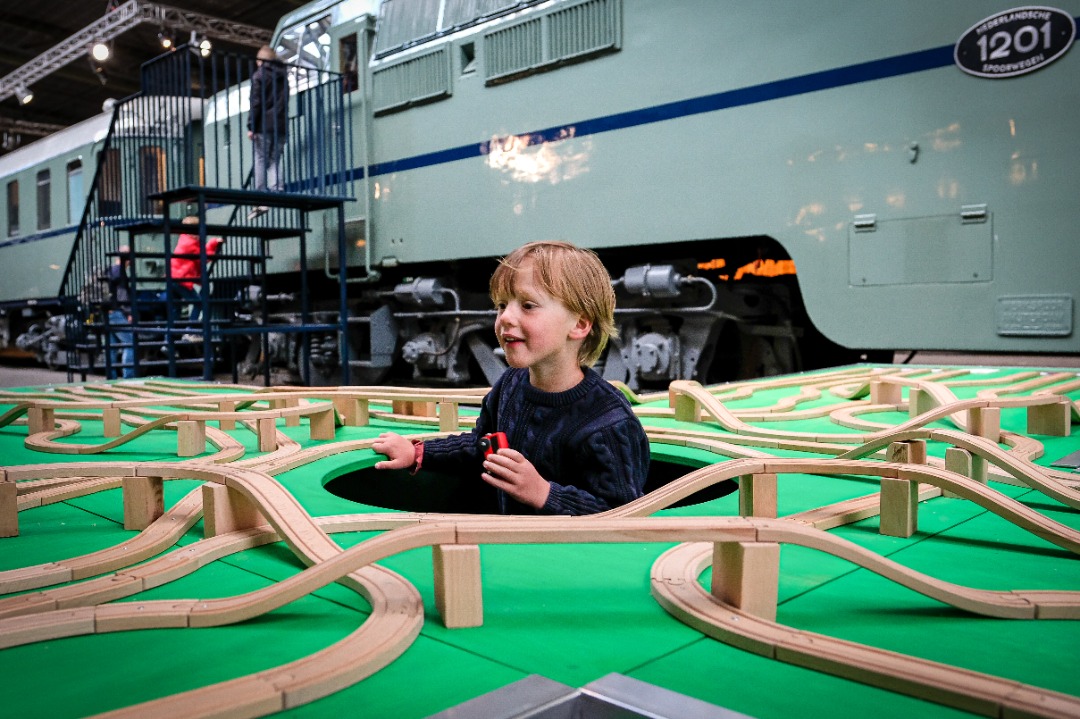 Spoorwegmuseum on Train Siding: Op zoek naar een uitje in de meivakantie met de kinderen? Kom dan naar de Spoorweg Spelen in het Spoorwegmuseum. Door het museum
heen...
