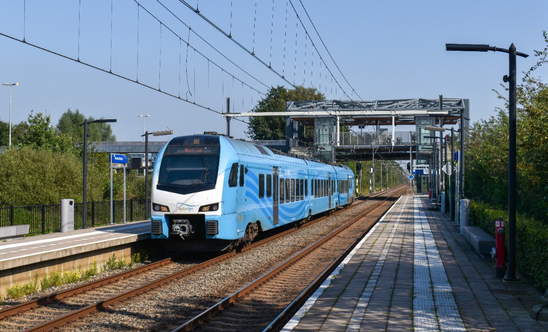 NL Rail on Train Siding: CXX Flirt 5039 vertrekt in station Hoevelaken als RS 34 uit Ede-Wageningen naar Amersfoort Centraal.