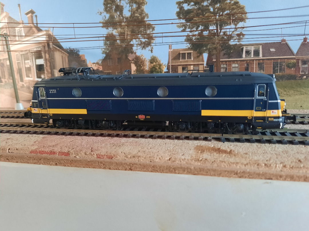 jllegierse, Jan on Train Siding: #modelrailway #h0scale niet meer rechtstreeks in de handel, daarom zelf gemaakt, een Kleinspoor NS WRDK (basis Roco
restauratie) en...