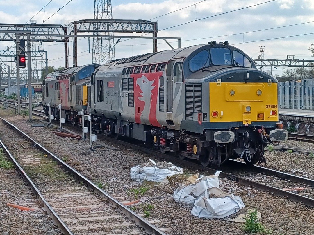 Trainnut on Train Siding: #photo #train #diesel #hst #station A few sights today with 43046 on the Midland Pullman and 37884 and another ROG 37 at Crewe.