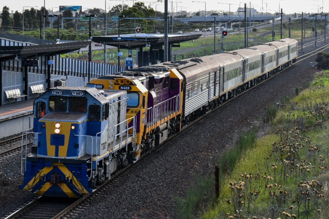 Shawn Stutsel on Train Siding: On its first Standard Gauge run, 707 Ops ran a special out to Inverleigh, west of Geelong.