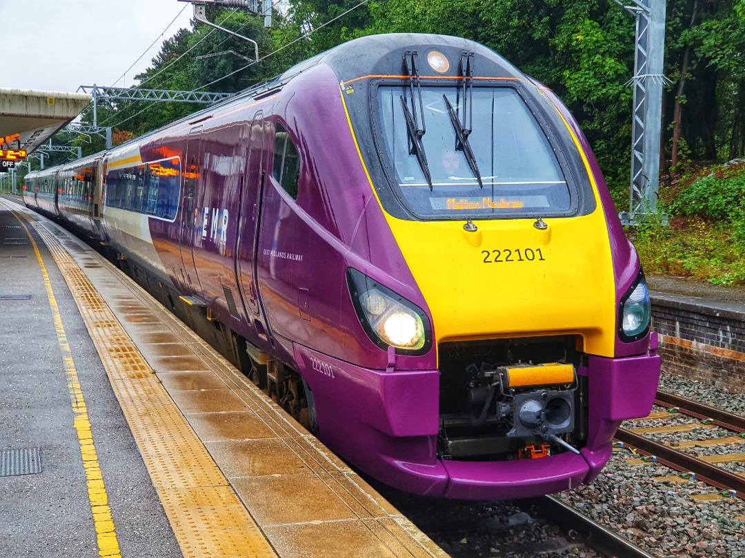 Lee O Hara on Train Siding: So we had a result yesterday evening bagging 222 101 in new EMR interim livery and then immediately after 104 in burple turned up@
#photo...