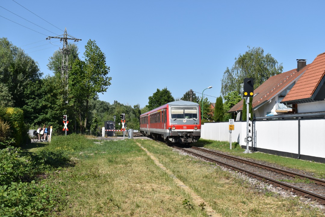 Mattias Zijlstra on Train Siding: DB 628 693 komt Neuburg(Rhein) binnengereden, onderweg als RB 52 van Wörth am Rhein naar Lauterbourg.