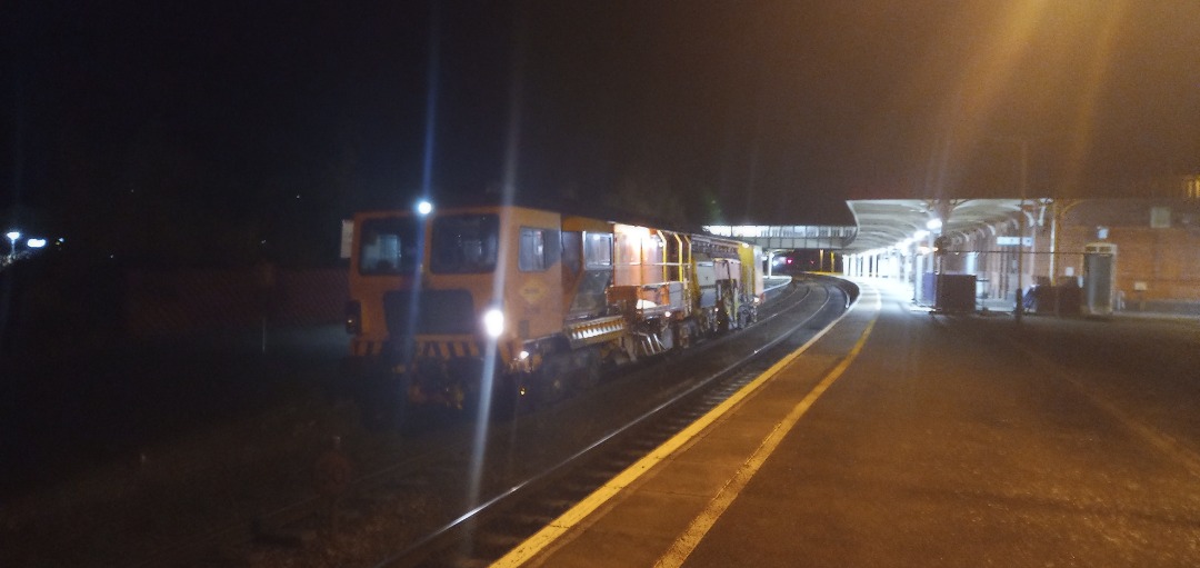 TrainGuy2008 🏴󠁧󠁢󠁷󠁬󠁳󠁿 on Train Siding: Just last night saw a Colas ballast distributor at Llandudno Junction! First time seeing one, got a
video of...
