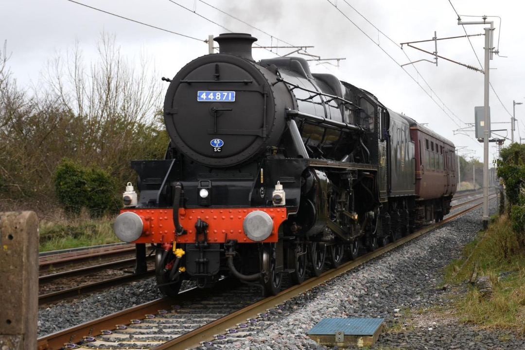 Inter City Railway Society on Train Siding: Black 5 44871 heads south through Bolton-le-Sands with '5V42 CARNFORTH STEAMTOWN - SOUTHALL WCR' on 19th
February 2024. My...
