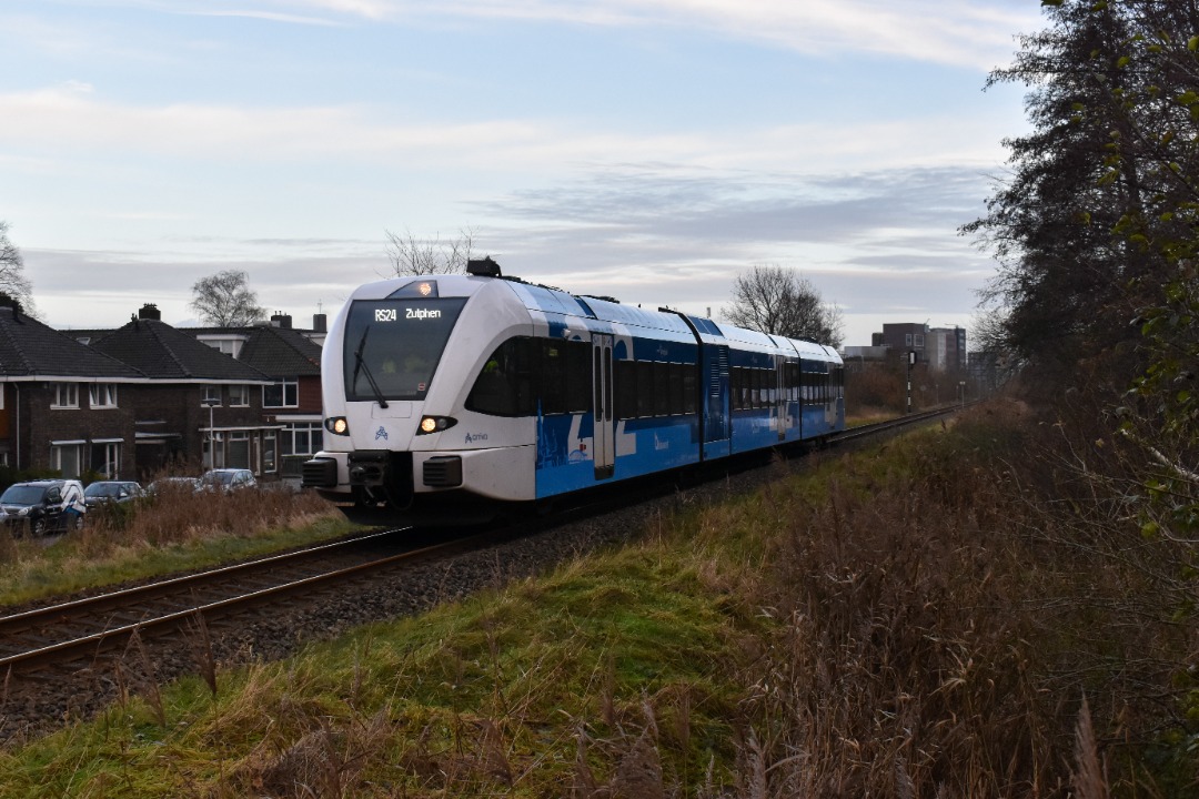 NL Rail on Train Siding: Sinds 10 december 2023 rijdt Arriva met de merknaam Blauwnet op de spoorlijn Zutphen - Hengelo - Oldenzaal 😱. Arriva rijdt met zeven
Linten...