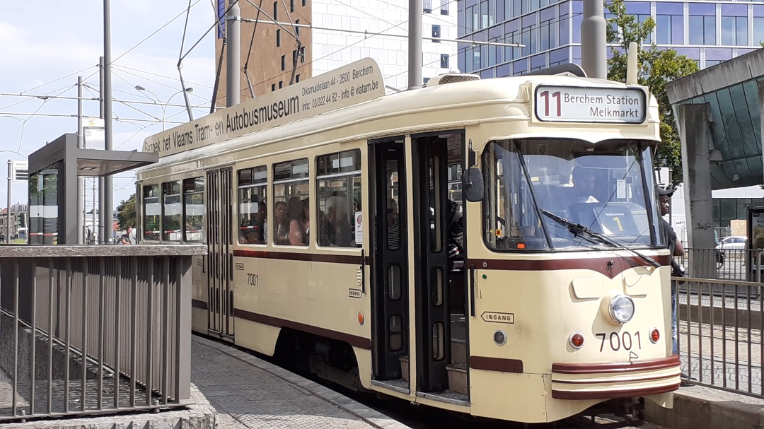 g.vandijk on Train Siding: Antwerpen Berchem en een paar foto's van het Vlaams tram en busmuseum. Enorm de moeite waard!