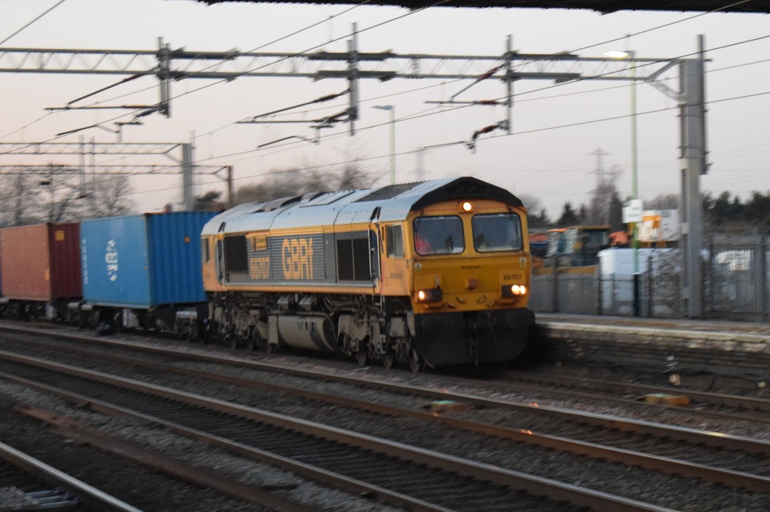 Hardley Distant on Train Siding: CURRENT:66707 'Sir Sam Fay Great Central Railway' passes through Rugeley Trent Valley Station today with the 4L62
13:39 Ditton...